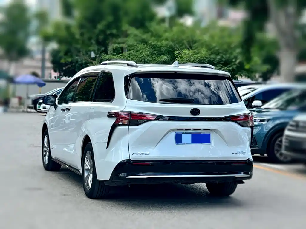 Sienna 2.5 L Hybrid 4 WD Distinguished