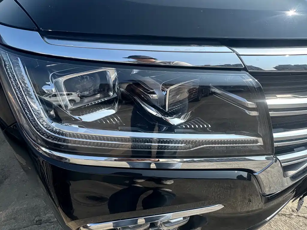 Roewe RX8 30 T Connected 4 WD Outstanding Flagship