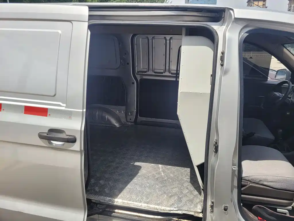 Wuling Hongguang V 五菱宏光V 2021款 1.5 L劲取版封窗车LAR