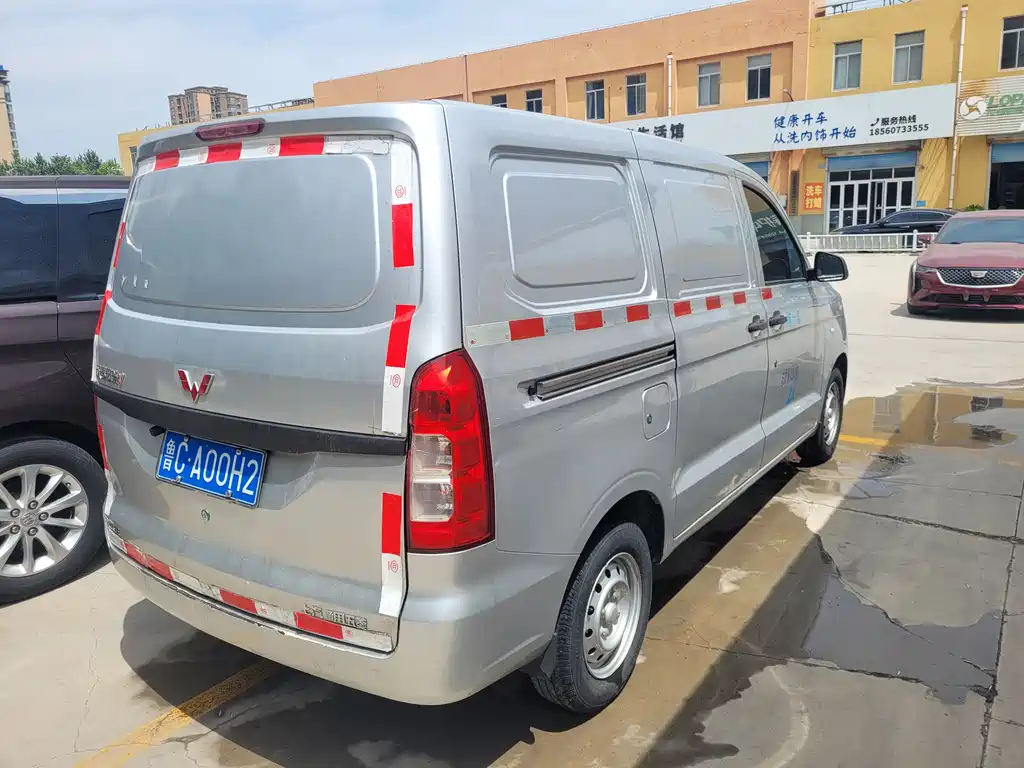 Wuling Hongguang V 五菱宏光V 2021款 1.5 L劲取版封窗车LAR