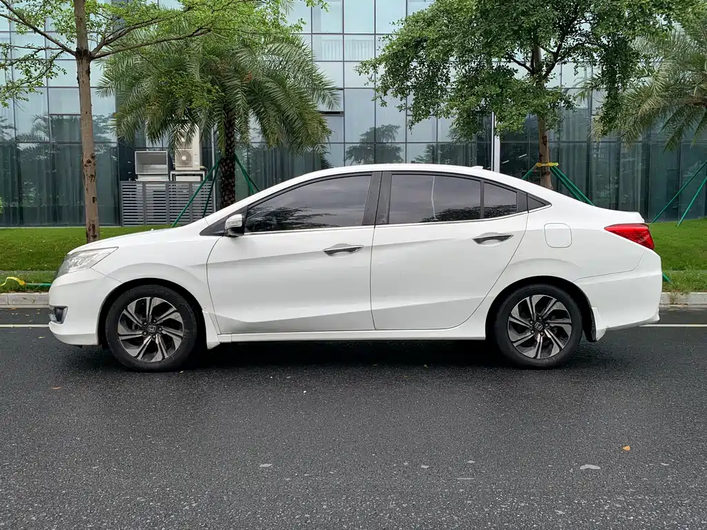 Crider 1.8 L CVT Comfort Special