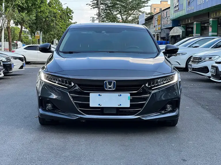 Honda Accord Sharp· Hybrid 2.0 L Phantom Night · Sharp Smart