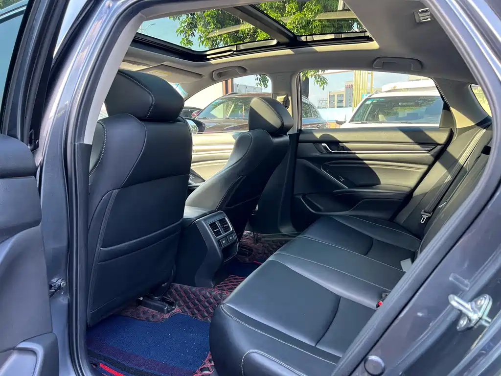 Accord Sharp· Hybrid 2.0 L Phantom Night · Sharp Smart