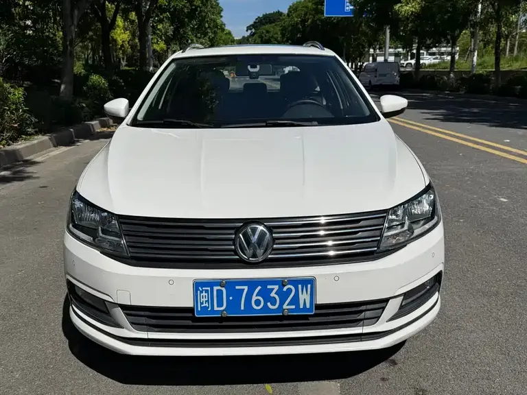 Volkswagen Gran Lavida 230 TSI DSG Comfort