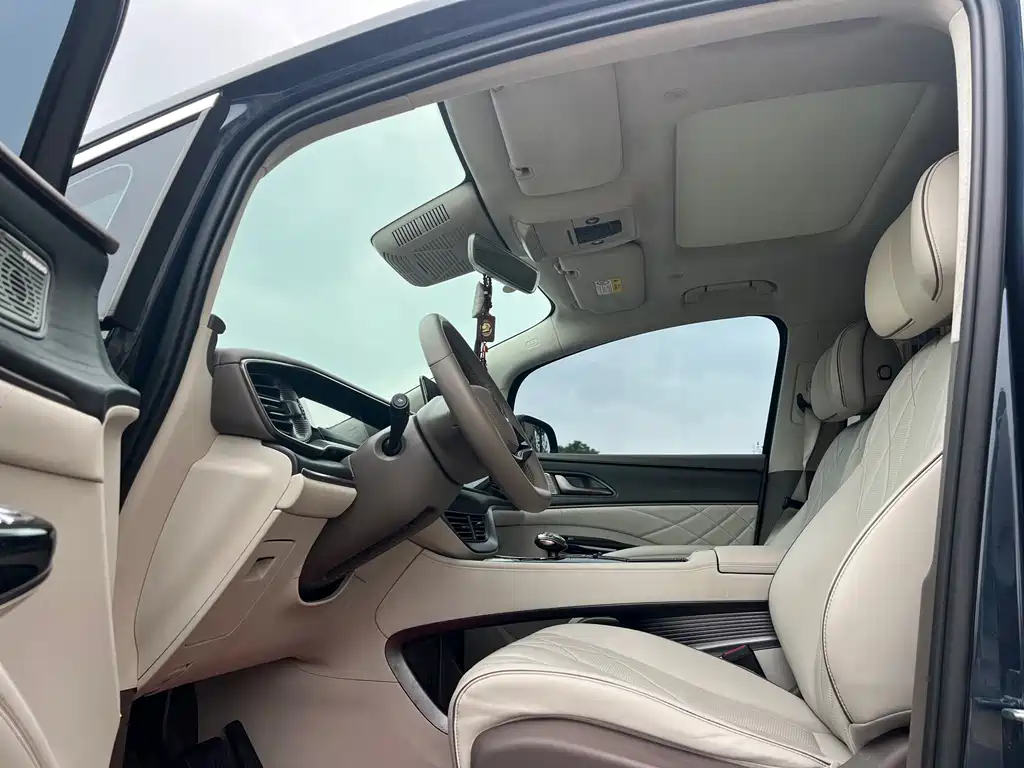 Denza D9 DM-i 970 4 WD Flagship