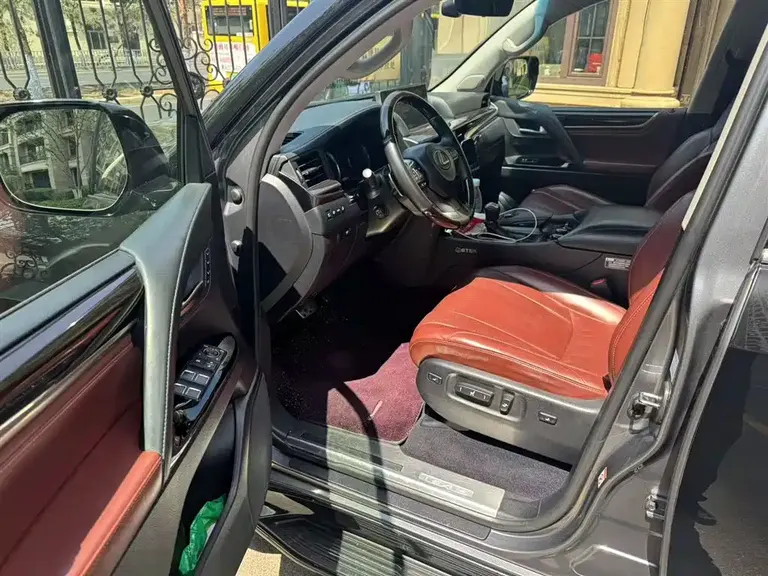 Lexus LX 570 Dynamic Luxury