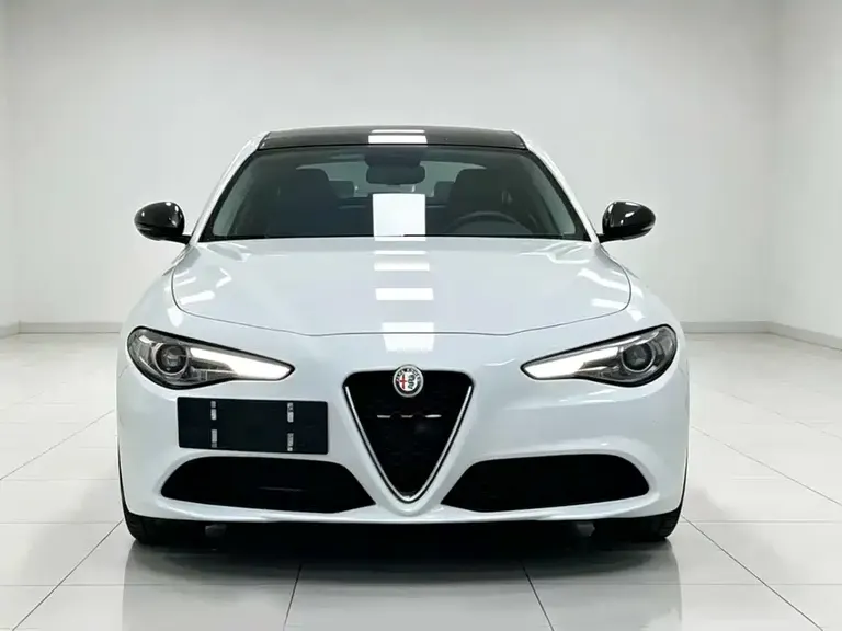 Alfa Romeo Giulia 2.0 T 200 HP Luxury