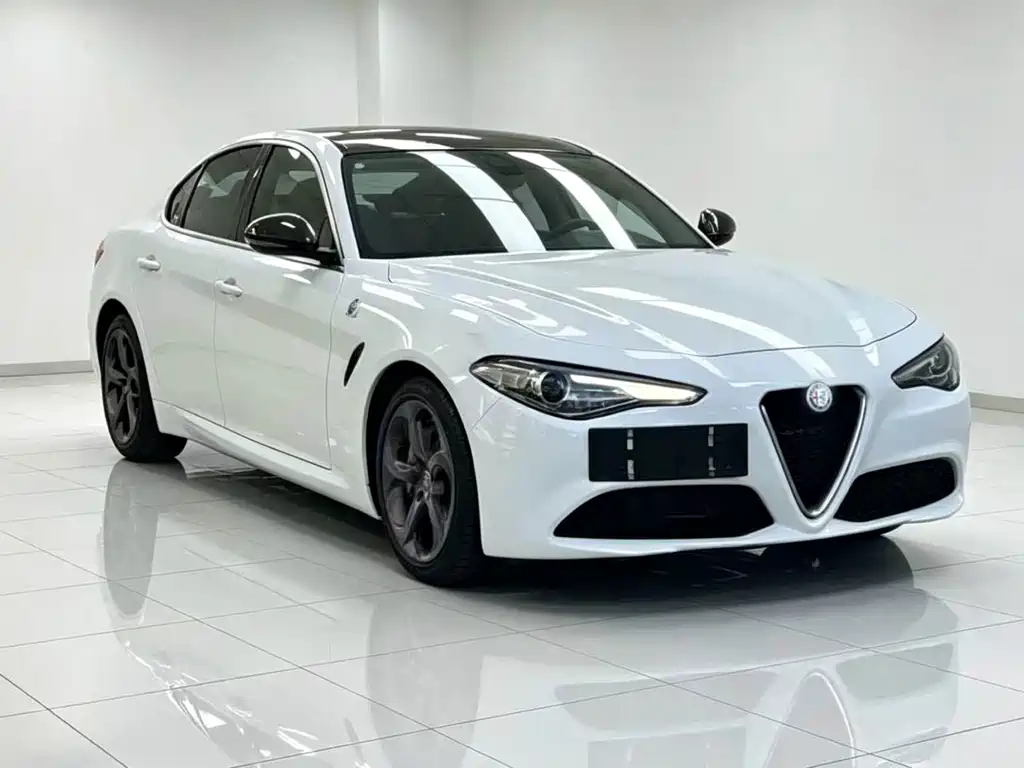 Giulia 2.0 T 200 HP Luxury