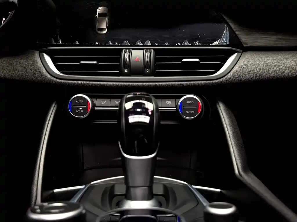 Giulia 2.0 T 200 HP Luxury