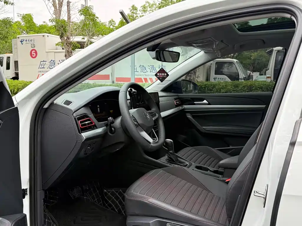 Lavida 300 TSI DSG Starry Sky Manyi