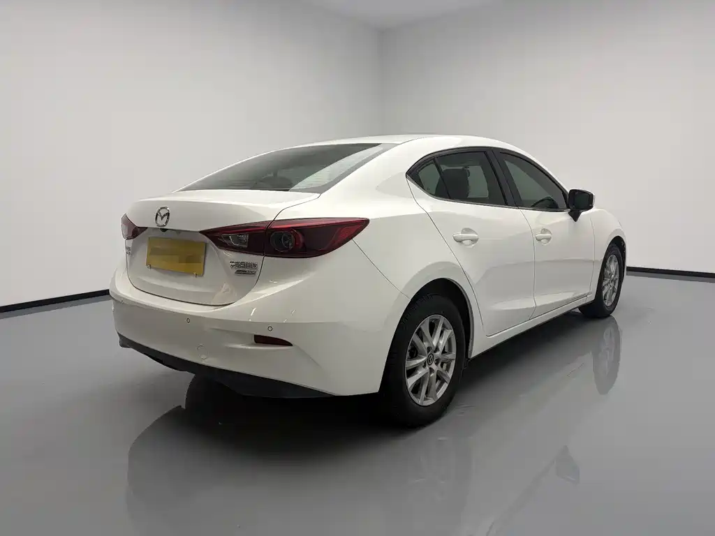 Mazda 3 Axela Sedan 1.5 L Auto Luxury CN-V