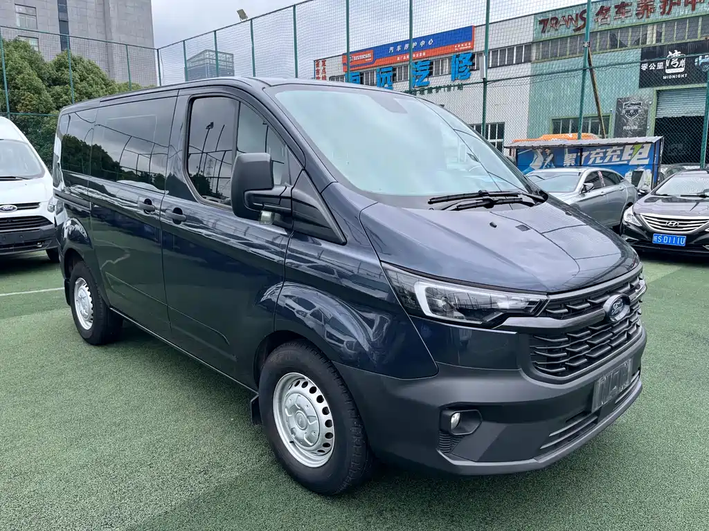 Transit 2.0 T Diesel Auto Multi-purpose Commercial SWB Low Roof 5 6-seat