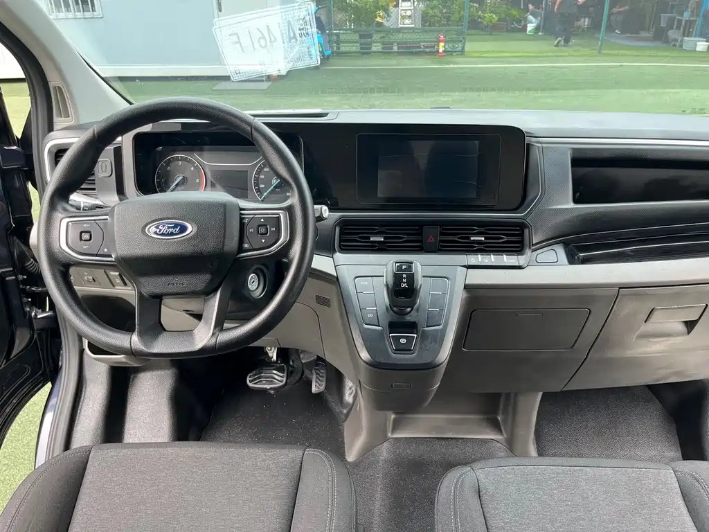 Transit 2.0 T Diesel Auto Multi-purpose Commercial SWB Low Roof 5 6-seat