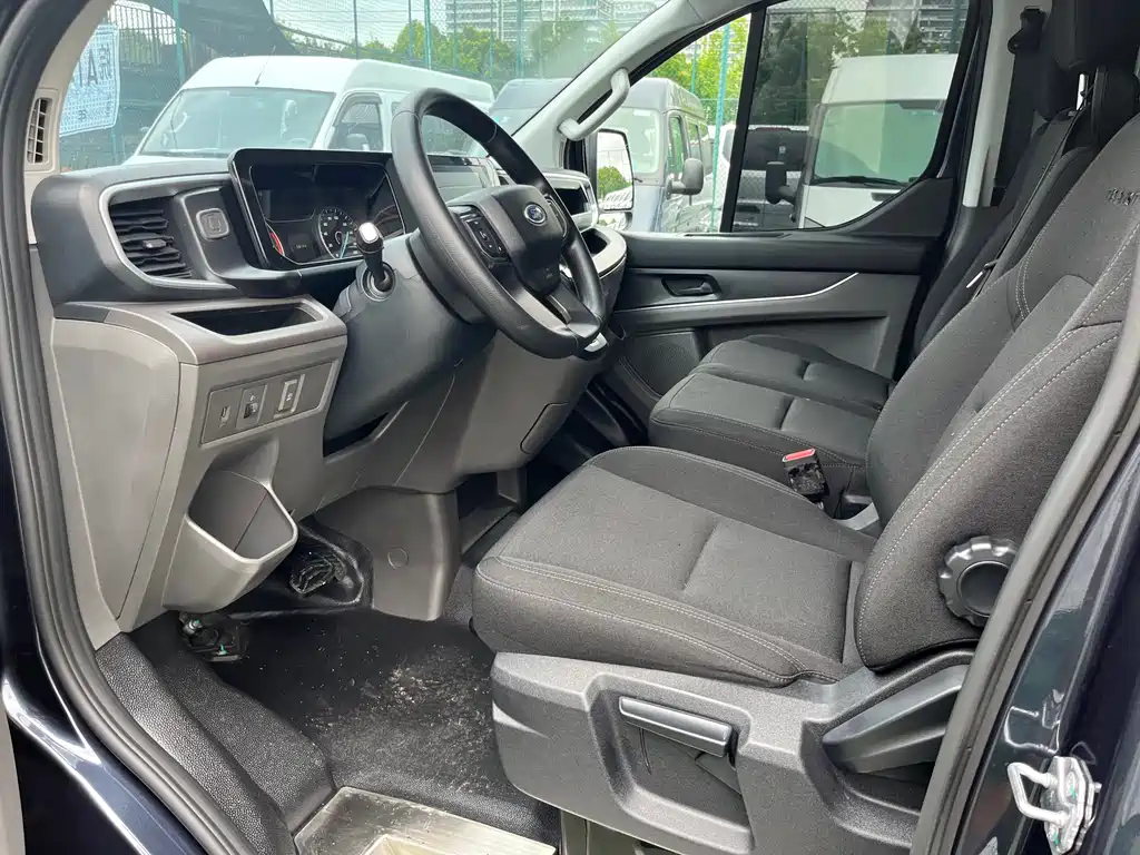 Transit 2.0 T Diesel Auto Multi-purpose Commercial SWB Low Roof 5 6-seat