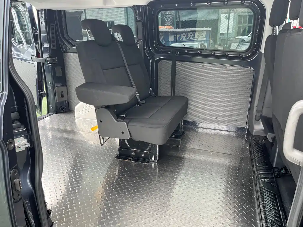 Transit 2.0 T Diesel Auto Multi-purpose Commercial SWB Low Roof 5 6-seat