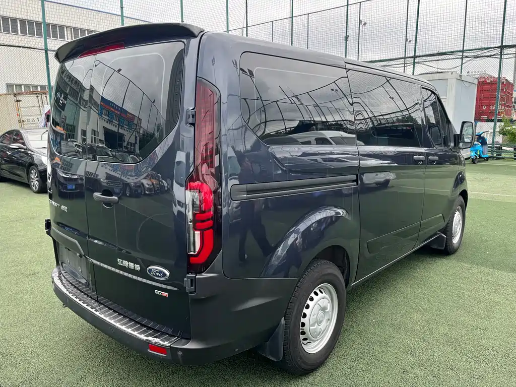 Transit 2.0 T Diesel Auto Multi-purpose Commercial SWB Low Roof 5 6-seat