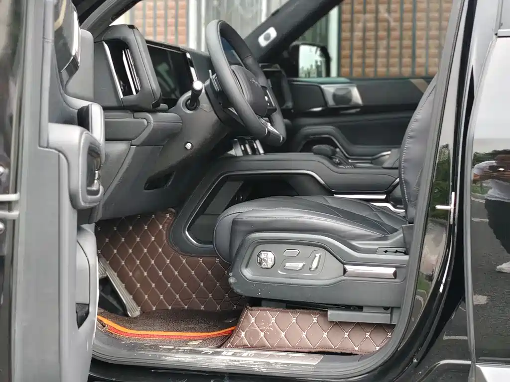 Leopard 8 Brave Flagship 7-seat