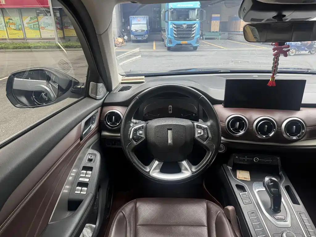 WEY VV6 2.0 T 2 WD Smart Guard +