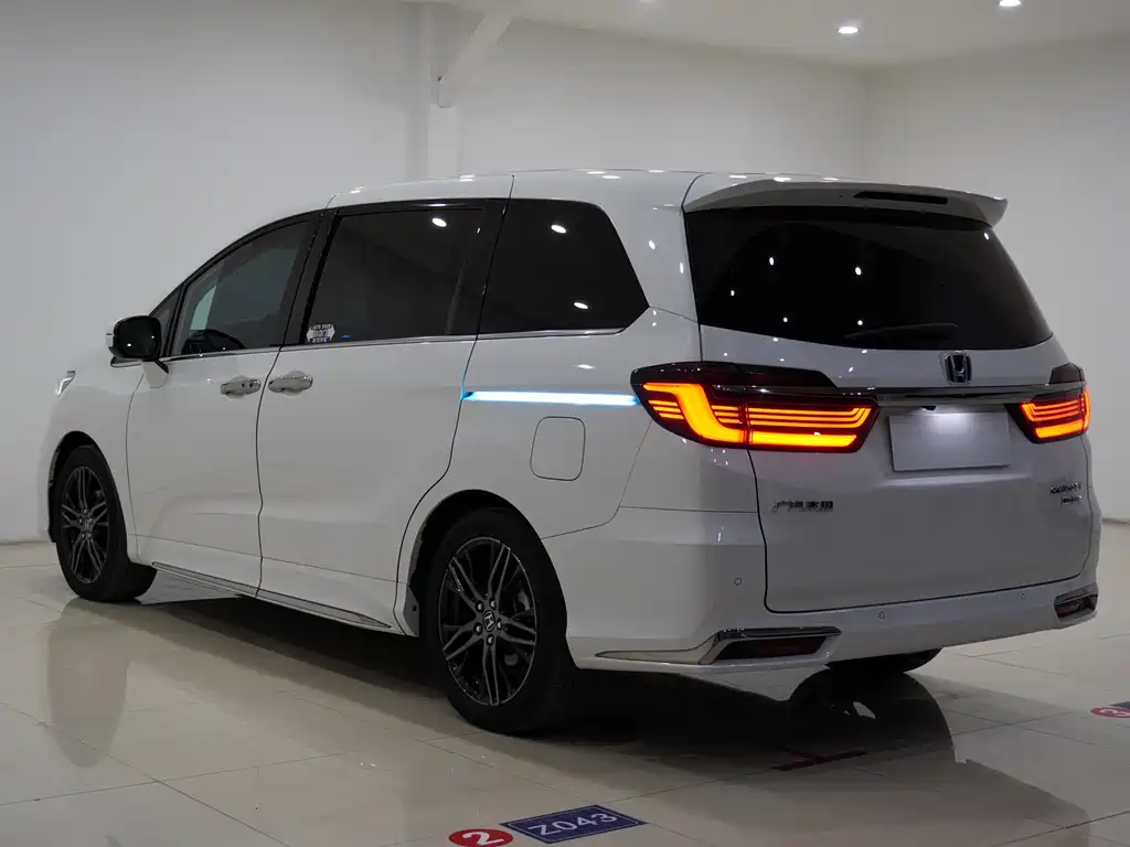 Odyssey 2.0 L e:HEV Sharp· Supreme