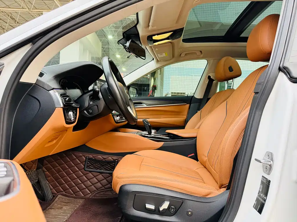 BMW 6 Series GT 630 i Luxury Design Package