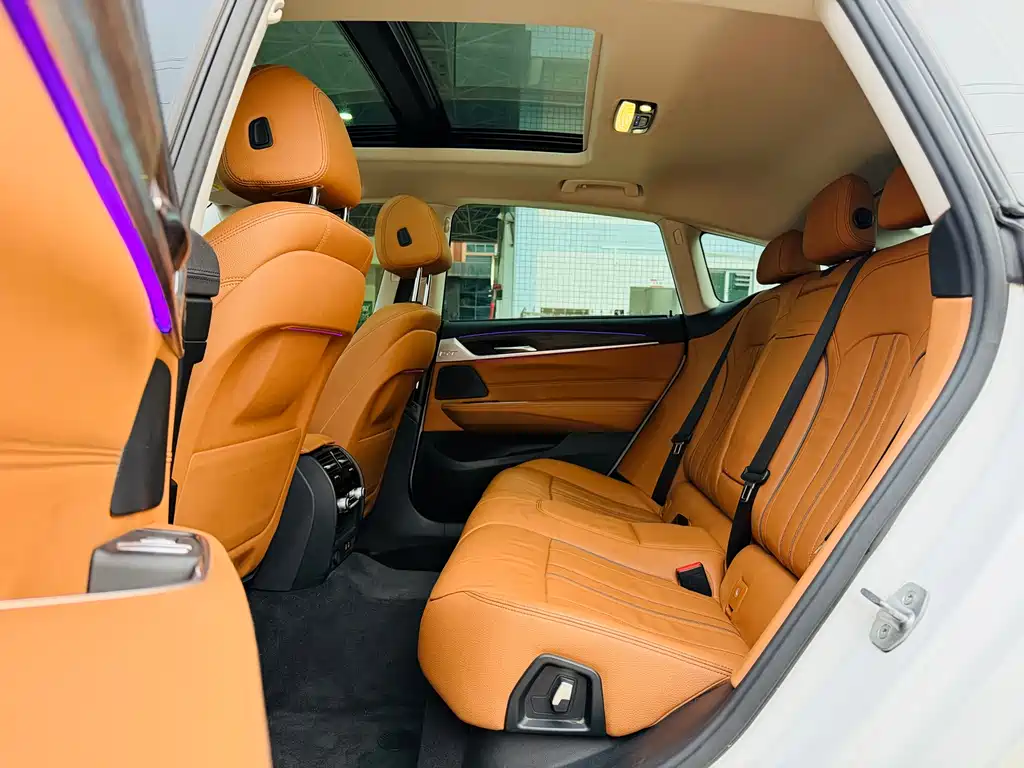 BMW 6 Series GT 630 i Luxury Design Package