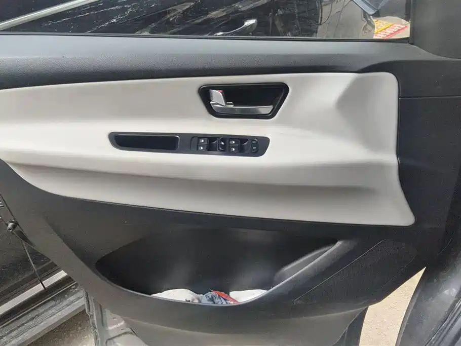 Huasong 7 2.0 T Auto Comfort