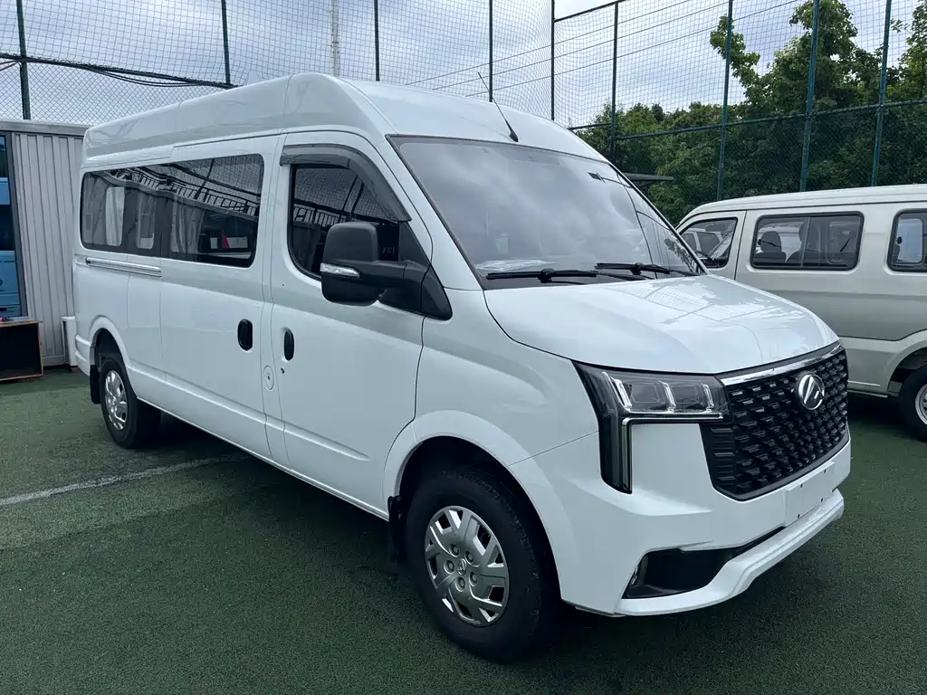 Xintu V80 新途V80 2025款 PRO傲运通 2.0 T 自动长轴中顶 6/7/8/9座