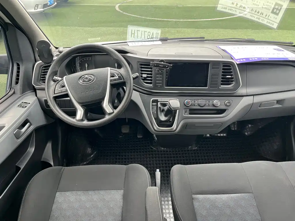 Xintu V80 新途V80 2025款 PRO傲运通 2.0 T 自动长轴中顶 6/7/8/9座