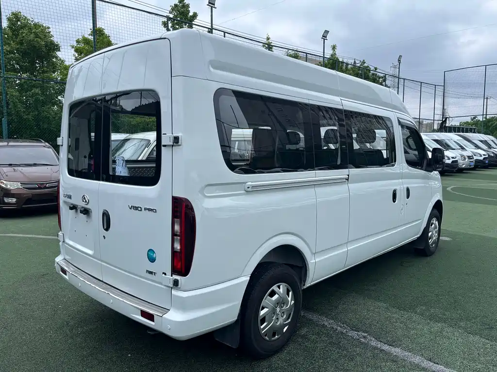 Xintu V80 新途V80 2025款 PRO傲运通 2.0 T 自动长轴中顶 6/7/8/9座