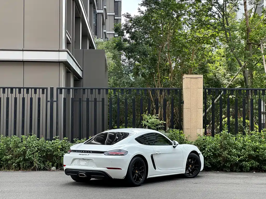 Porsche 718 Cayman 2.0 T