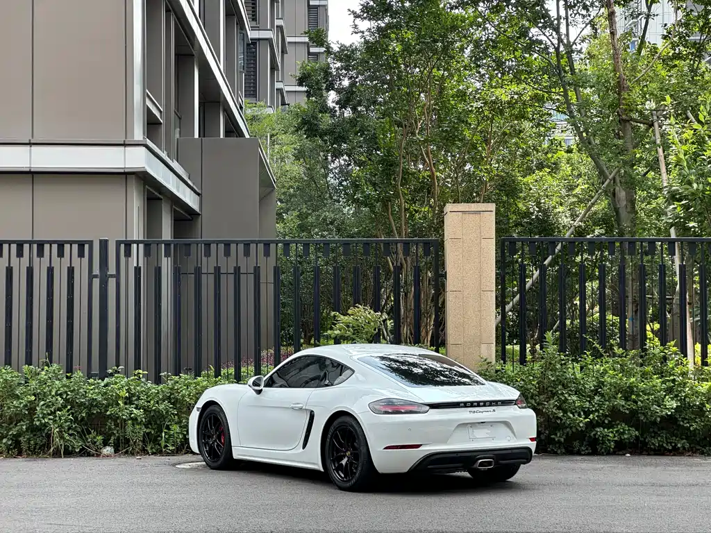 Porsche 718 Cayman 2.0 T
