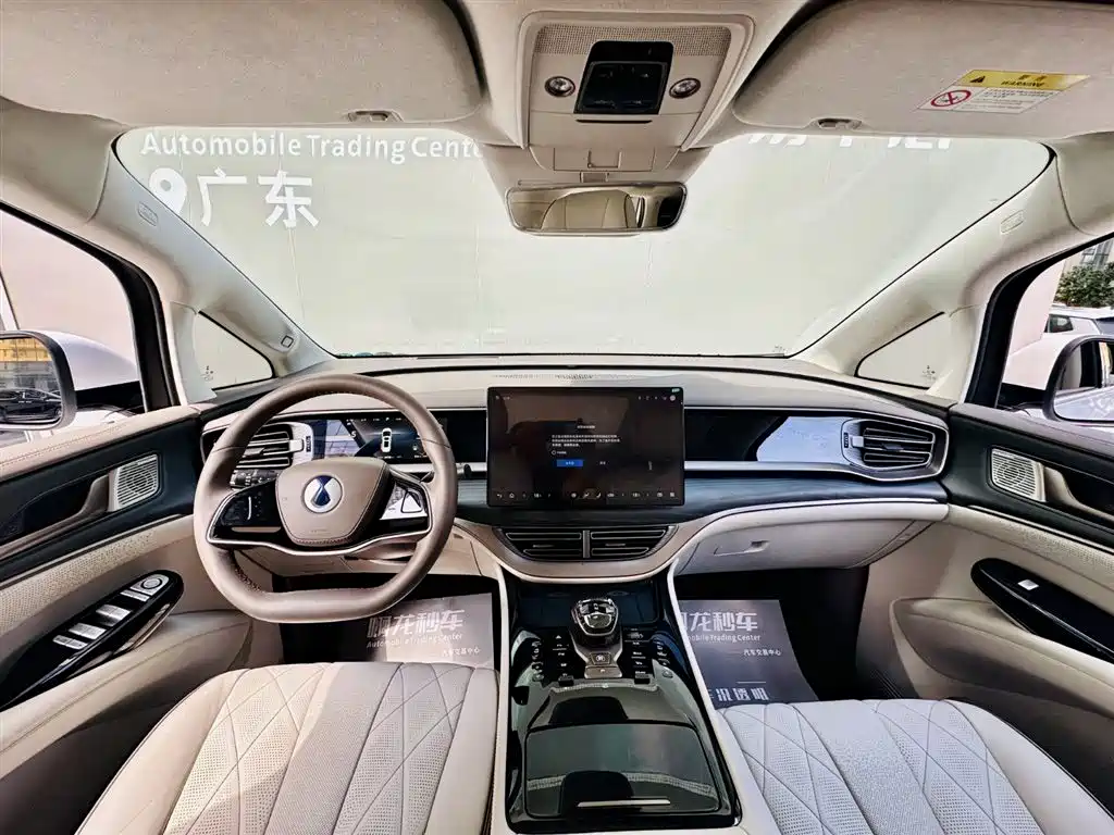 Denza D9 DM-i 970 4 WD Flagship