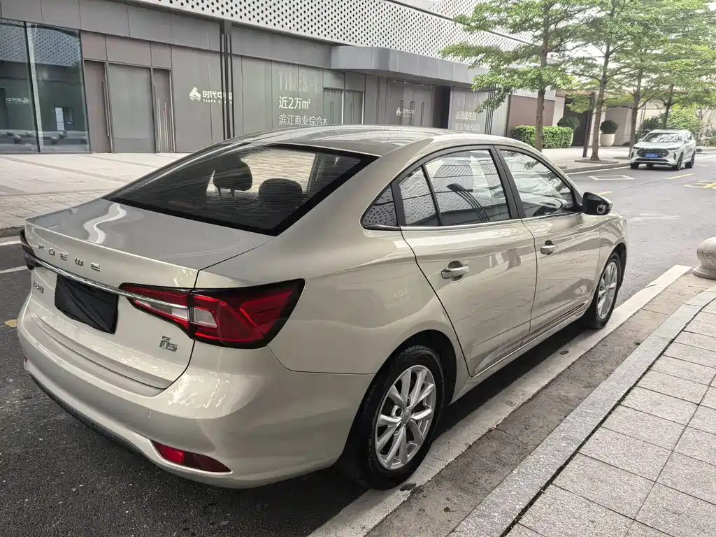 Roewe i5 1.5 L Auto 4 G Connected Leading Luxury
