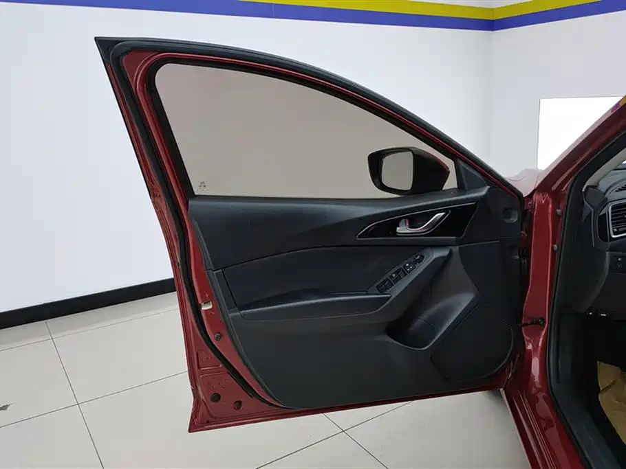 Mazda 3 Axela Sedan 1.5 L Auto Luxury