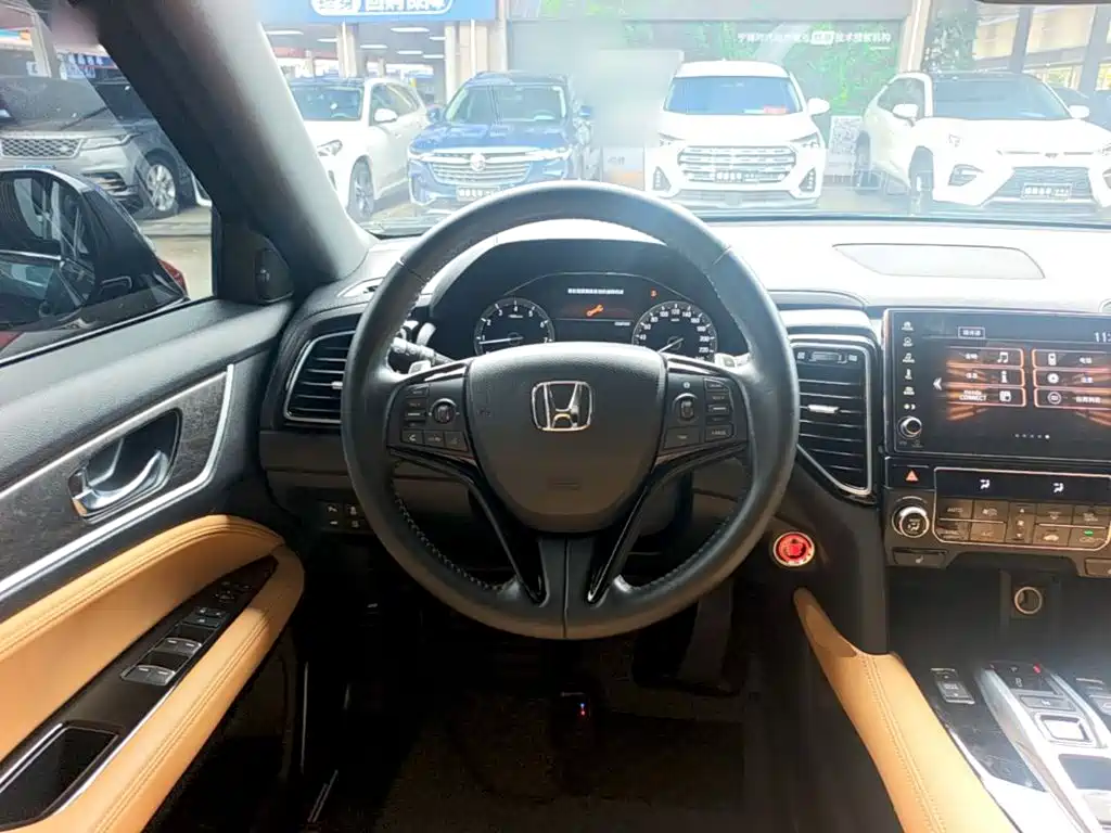 Honda UR-V 370 TURBO 4 WD Premium