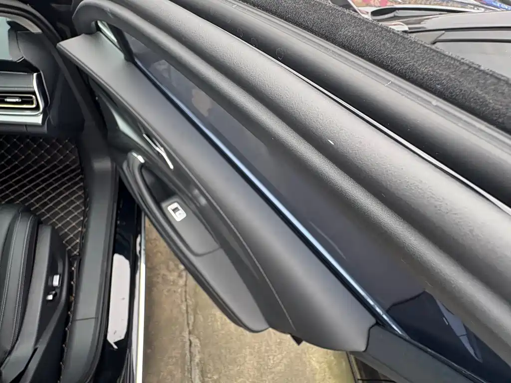 Hongqi H5 1.5 T DCT Connected Flagship Joy
