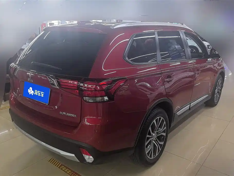 Outlander 2.0 L 2 WD Glory 5-seat