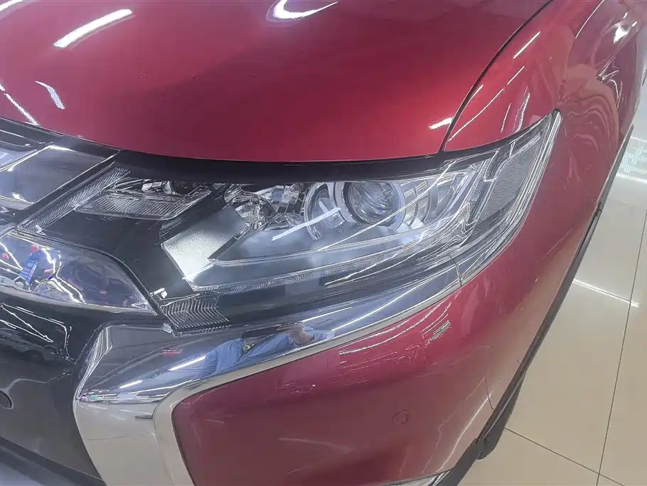Outlander 2.0 L 2 WD Glory 5-seat