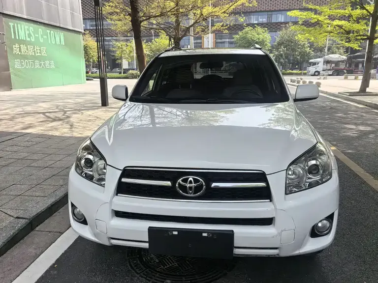 Toyota RAV4 2.0 L Auto Luxury