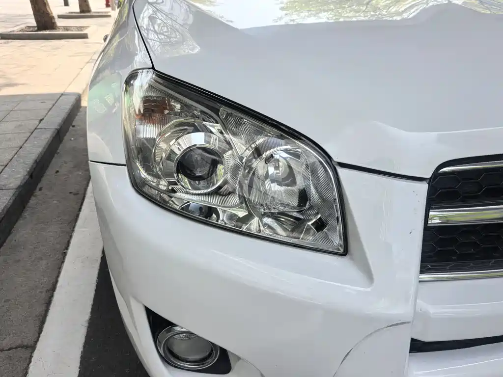 RAV4 2.0 L Auto Luxury