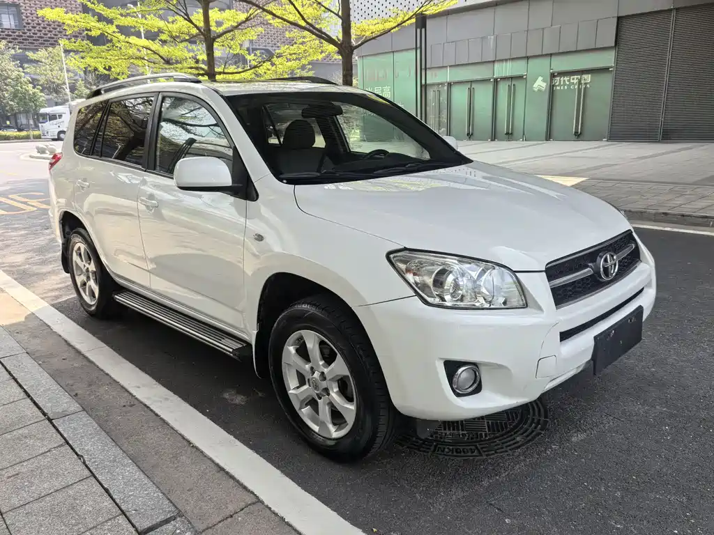 RAV4 2.0 L Auto Luxury