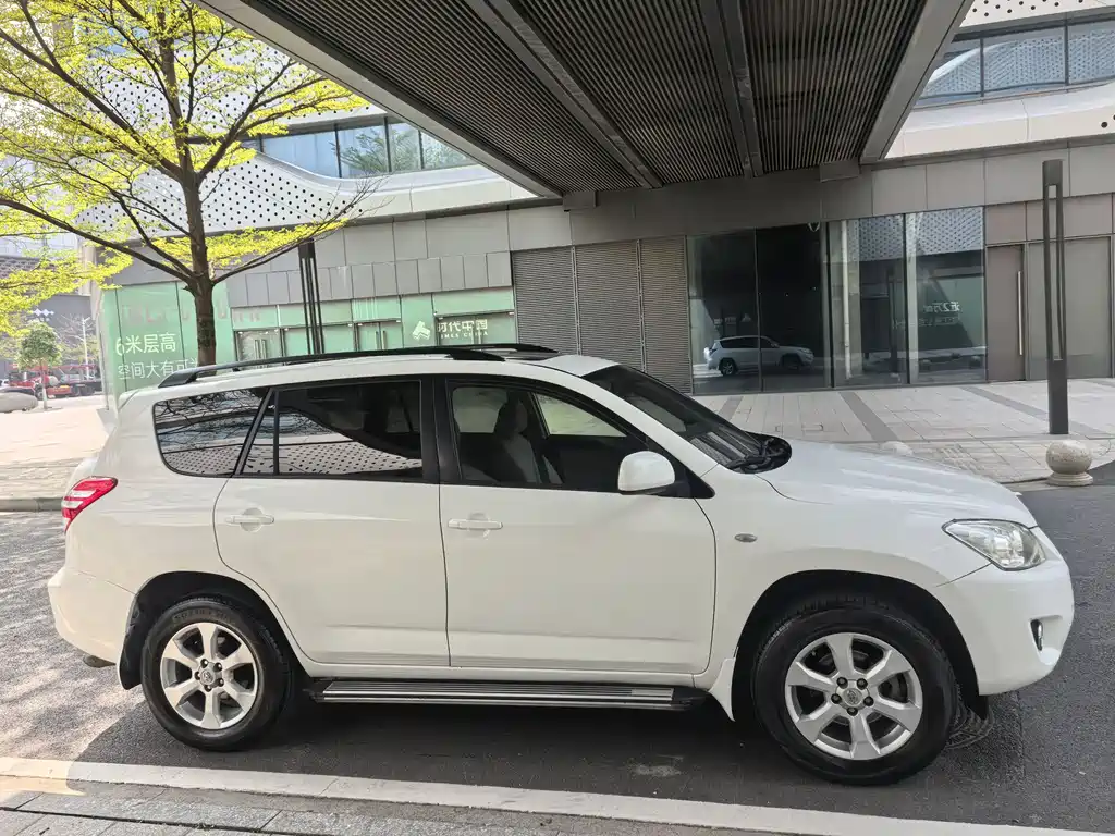 RAV4 2.0 L Auto Luxury
