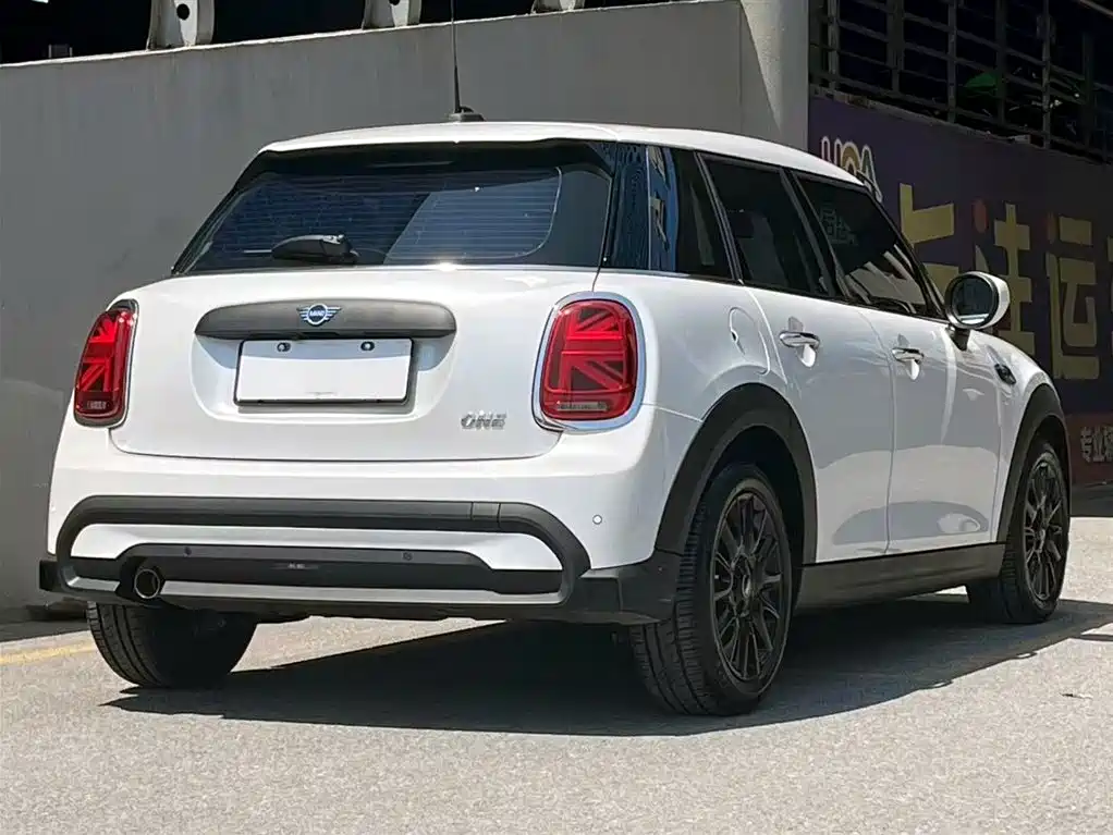 MINI 1.5 T ONE 5-door