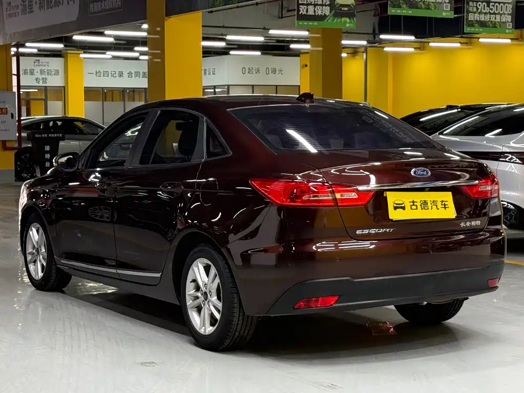 Escort 1.5 L Auto Joy