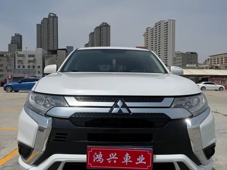Mitsubishi Outlander 2.0 L 2 WD Smooth Travel 5-seat