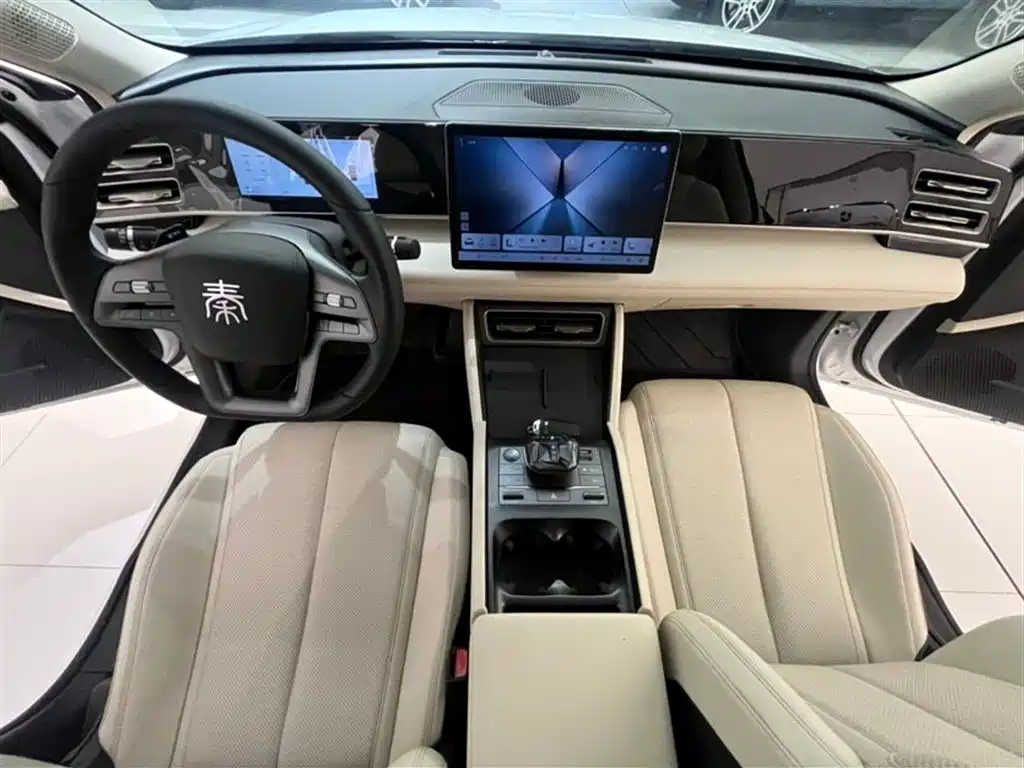 Qin L DM-i Smart Drive 80 KM Leading
