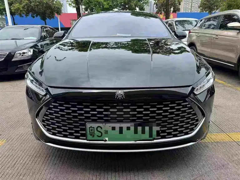BYD Qin PLUS Glory DM-i 55 KM Leading