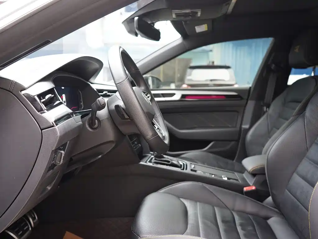 VW CC 380 TSI Dazzling Public Enjoyment