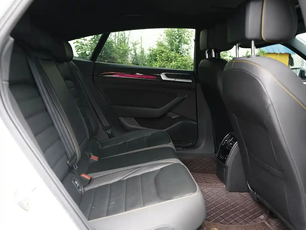 VW CC 380 TSI Dazzling Public Enjoyment