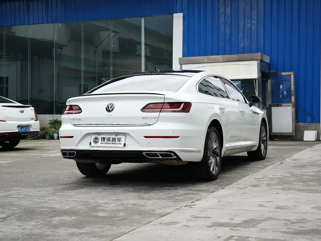 VW CC 380 TSI Dazzling Public Enjoyment